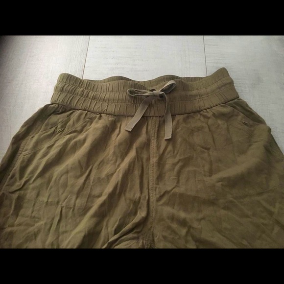 NWOT ARITZIA Tna Light Green Tapered Pants+Pockets Elastic Waistband - Picture 3 of 7